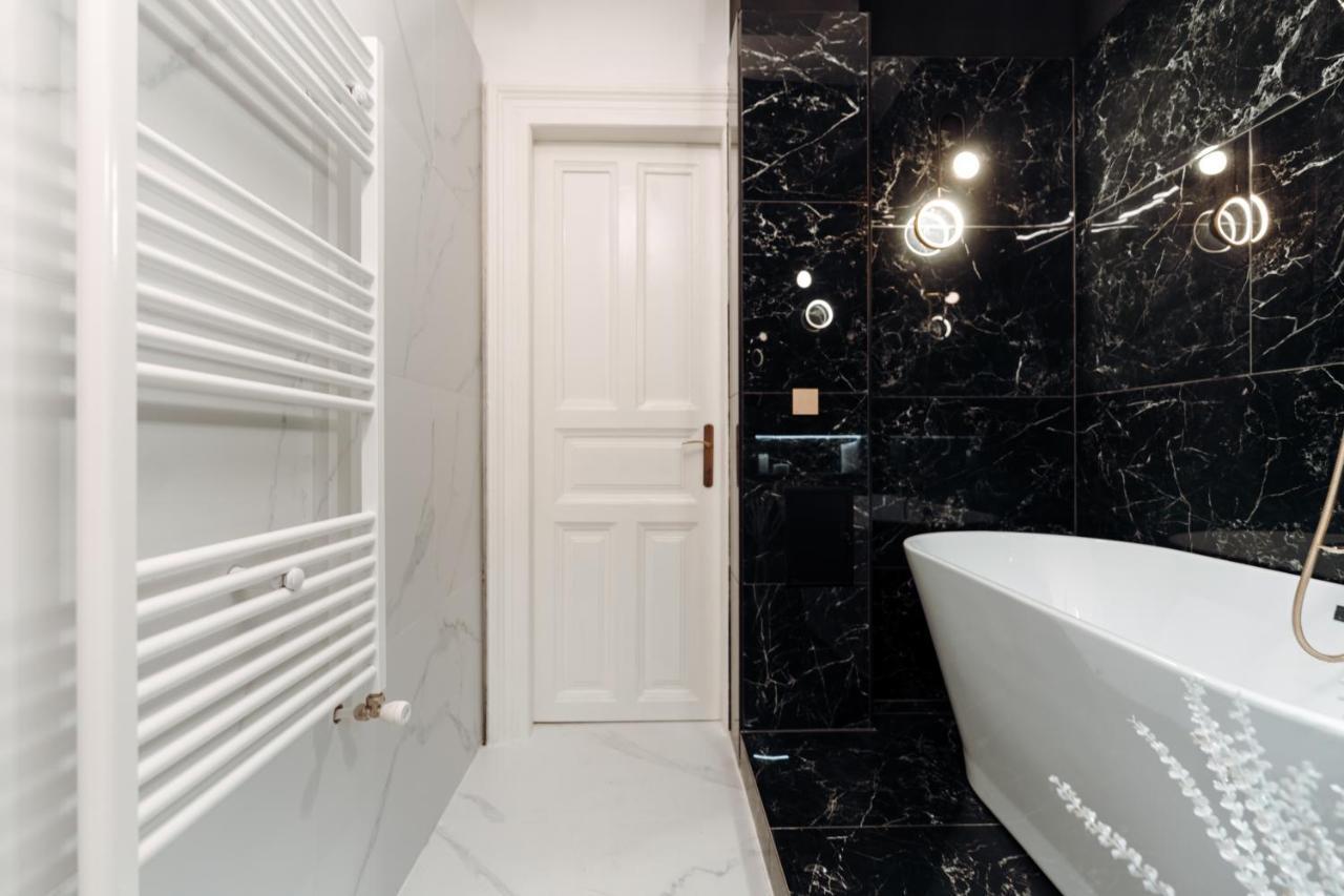 Fabulous And Fancy City Center Designer Apartment كلوج-نابوكا المظهر الخارجي الصورة