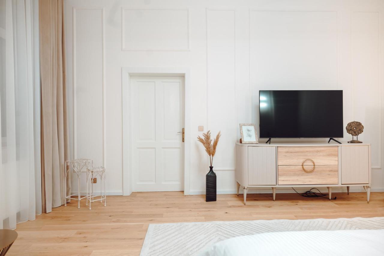 Fabulous And Fancy City Center Designer Apartment كلوج-نابوكا المظهر الخارجي الصورة