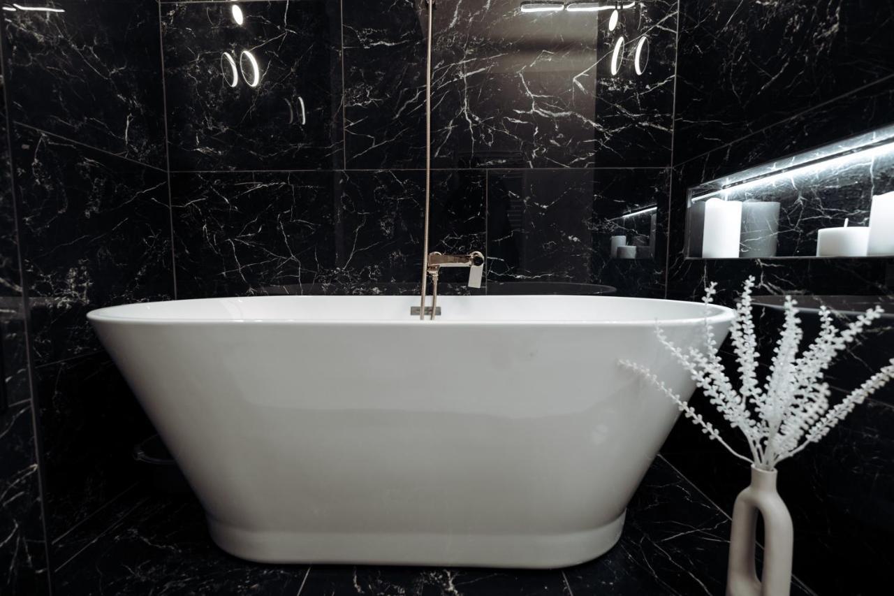 Fabulous And Fancy City Center Designer Apartment كلوج-نابوكا المظهر الخارجي الصورة